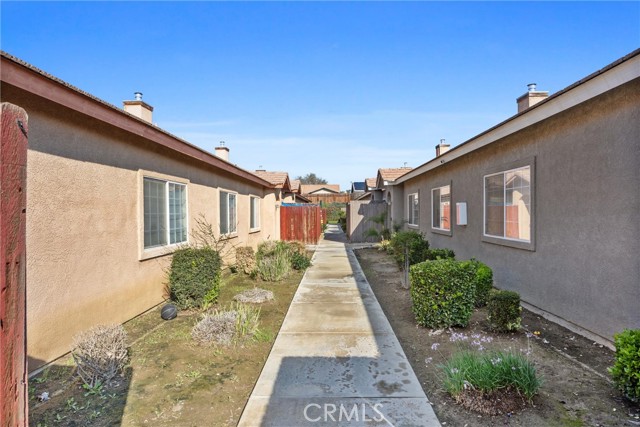 Detail Gallery Image 7 of 14 For 548 Yellow Meadow Ct., Bakersfield,  CA 93308 - – Beds | – Baths