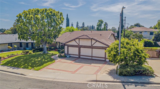 751 Santa Fe Court, San Dimas CA: https://media.crmls.org/medias/3bd4508a-d74b-46df-be28-58d16b04ec53.jpg