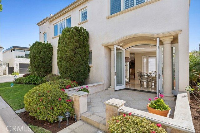 Detail Gallery Image 17 of 48 For 521 via Lido Nord, Newport Beach,  CA 92663 - 5 Beds | 4/2 Baths
