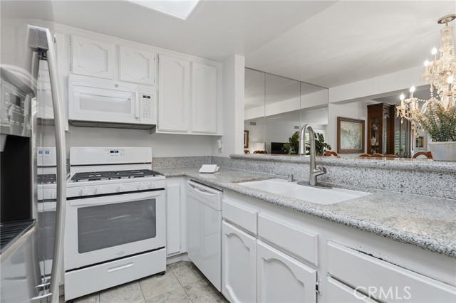 21650 Burbank, 203 photo 7