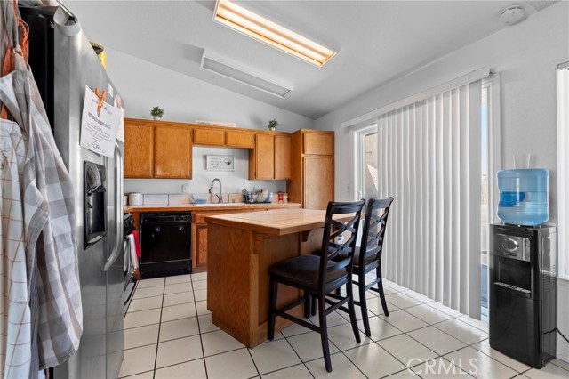 Detail Gallery Image 9 of 26 For 12831 Stage Coach Dr, Victorville,  CA 92392 - 3 Beds | 2 Baths