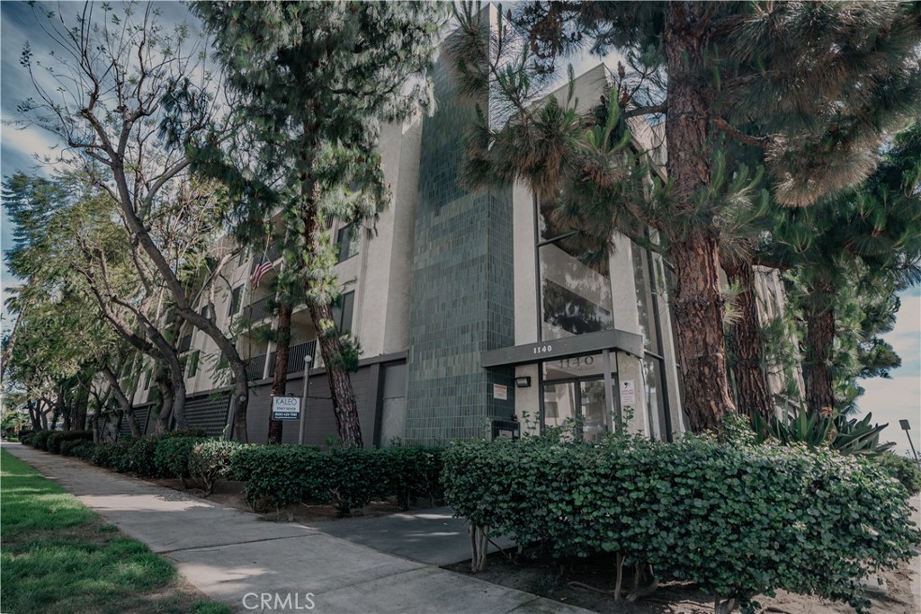 1140 E Ocean #325