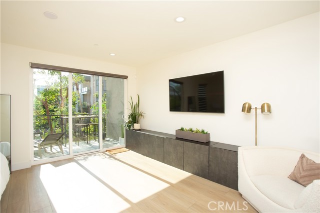 53 Gramercy, Irvine CA: https://media.crmls.org/medias/3bd604e9-6243-492a-8d22-5bd3ec04e0d3.jpg