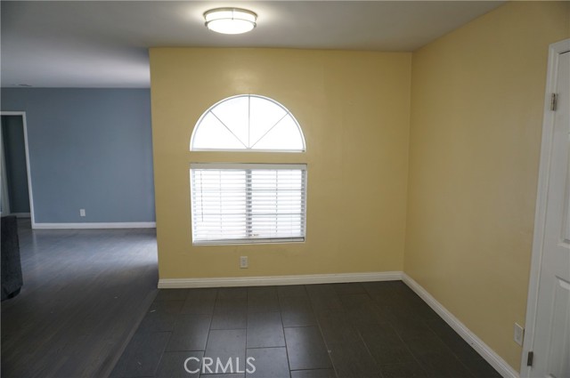 10109 Noble Avenue, Mission Hills (San Fernando) CA: https://media.crmls.org/medias/3bd6d0b3-74f0-4172-b8c4-57bf38539680.jpg