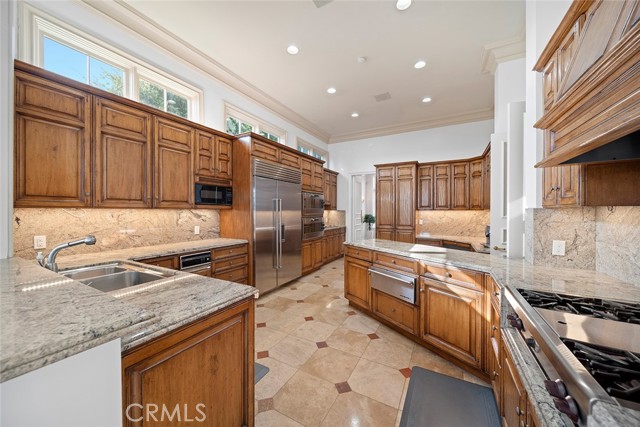 Detail Gallery Image 23 of 46 For 121 Emerald Bay, Laguna Beach,  CA 92651 - 5 Beds | 4/1 Baths