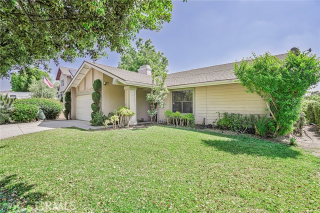 Detail Gallery Image 1 of 27 For 8308 Lakeside Dr, Jurupa Valley,  CA 92509 - 3 Beds | 2 Baths