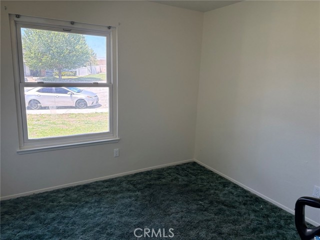 Detail Gallery Image 4 of 6 For 2370 La Salle Ave, San Bernardino,  CA 92407 - 3 Beds | 2 Baths