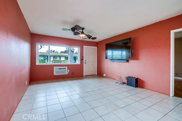 Detail Gallery Image 4 of 22 For 654 W Main St #B,  Tustin,  CA 92780 - 2 Beds | 2 Baths