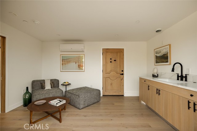 2334 Glover Place, Los Angeles CA: https://media.crmls.org/medias/3bdab4bc-175a-4fd6-9ffc-2e9f274ce4d9.jpg