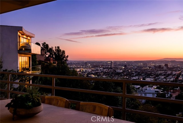 Detail Gallery Image 6 of 33 For 8448 Franklin, Los Angeles,  CA 90069 - 4 Beds | 3/1 Baths