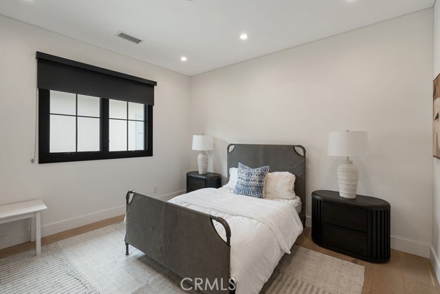 10 Seabluff, Newport Beach CA: https://media.crmls.org/medias/3bdc5bf9-1a31-4d3b-afa6-6e8ff5e31a80.jpg