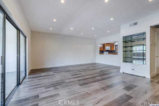 221 Lexington Drive 201, Glendale, California 91206, 3 Bedrooms Bedrooms, ,1 BathroomBathrooms,For Sale,Lexington,319001717