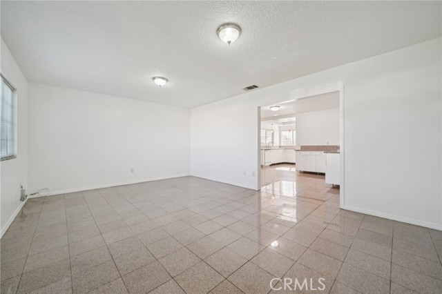 Detail Gallery Image 5 of 28 For 24335 Sykes Dr, Moreno Valley,  CA 92553 - 3 Beds | 2 Baths