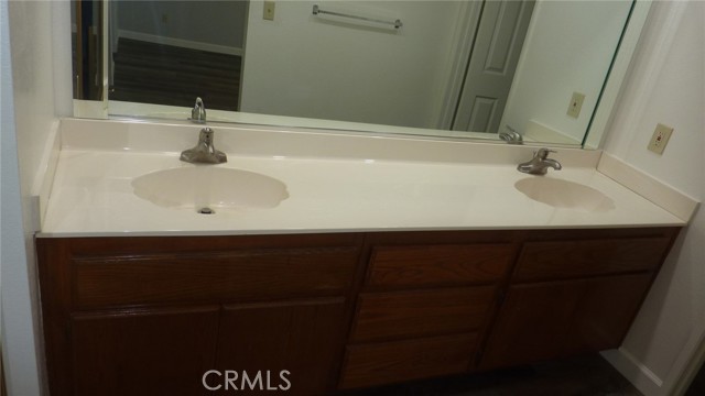 284 Celeste Drive, Riverside CA: https://media.crmls.org/medias/3bdf4d1a-94b3-449a-8bb1-b40710595f8f.jpg