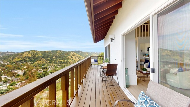 496 Crane Boulevard, Los Angeles CA: https://media.crmls.org/medias/3bdffee4-e21f-4df2-a382-3ab7462ddb8f.jpg