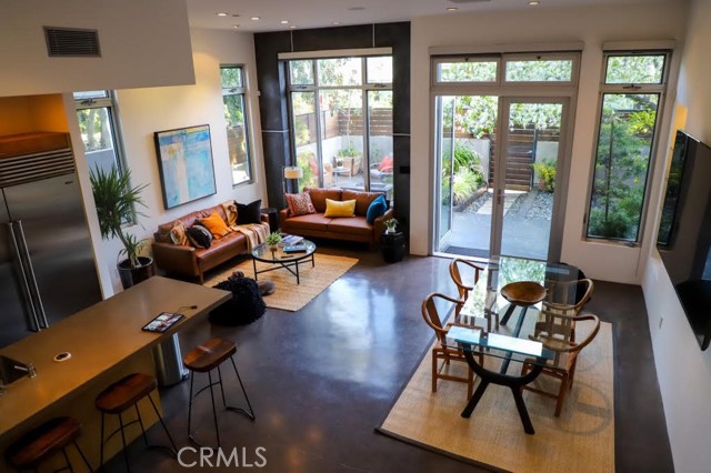 Detail Gallery Image 6 of 21 For 117 Park Pl, Venice,  CA 90291 - 4 Beds | 3/1 Baths