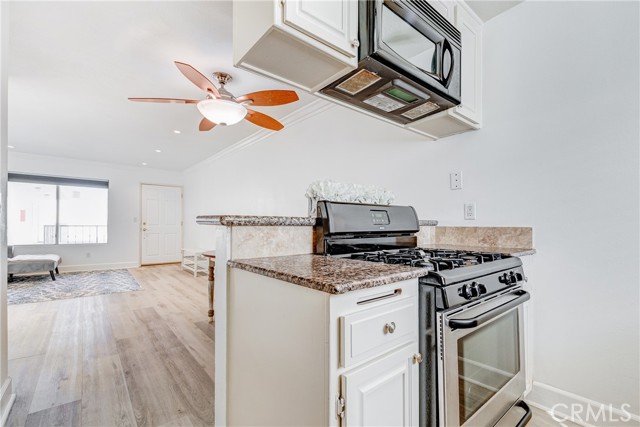 7035 Woodley Avenue, 216 photo 5