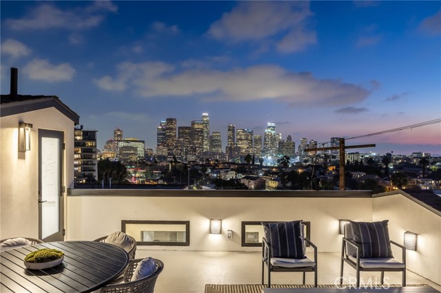 Detail Gallery Image 5 of 19 For 955 Everett St, Los Angeles,  CA 90026 - 2 Beds | 2/1 Baths