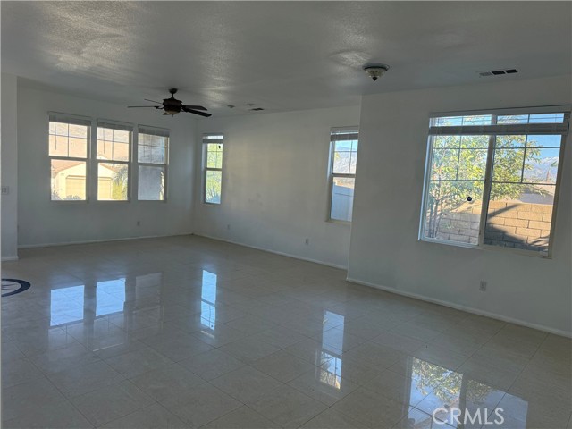 Detail Gallery Image 4 of 15 For 1147 Glenwood Ct, San Bernardino,  CA 92407 - 4 Beds | 2 Baths