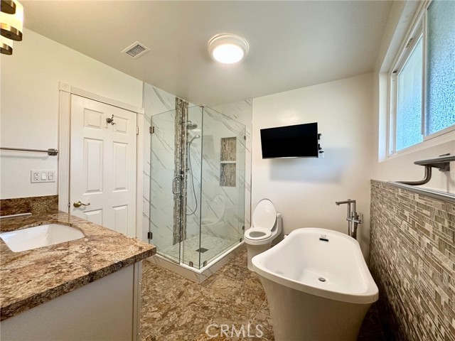 Detail Gallery Image 12 of 18 For 13330 Killion St, Sherman Oaks,  CA 91401 - 4 Beds | 3 Baths