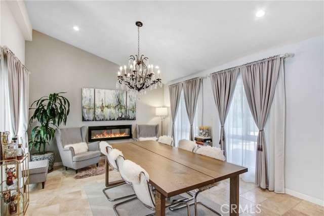 20200 Clark Street, Woodland Hills CA: https://media.crmls.org/medias/3be23197-9c81-4fdd-9272-464eabedad08.jpg