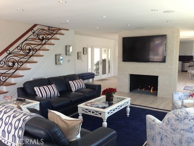 Detail Gallery Image 6 of 21 For 7 Balboa Coves, Newport Beach,  CA 92663 - 4 Beds | 4 Baths