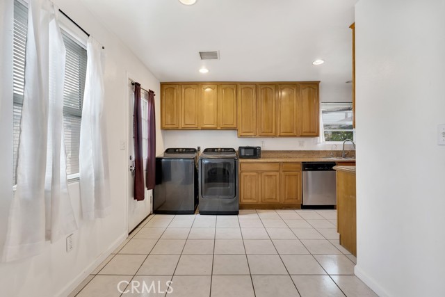 Detail Gallery Image 12 of 35 For 14962 Genoa, Sylmar,  CA 91342 - 4 Beds | 2 Baths