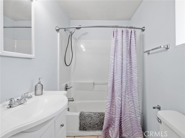 1040 Flora Street, Barstow CA: https://media.crmls.org/medias/3be3be96-0a84-4021-81e9-abf44eacfb41.jpg
