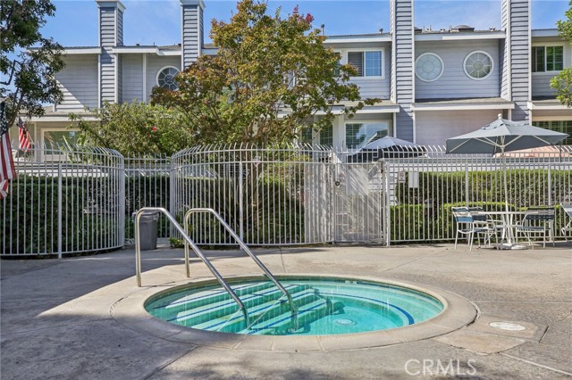 Detail Gallery Image 37 of 39 For 19130 Beachcrest Ln #E,  Huntington Beach,  CA 92646 - 3 Beds | 2/1 Baths