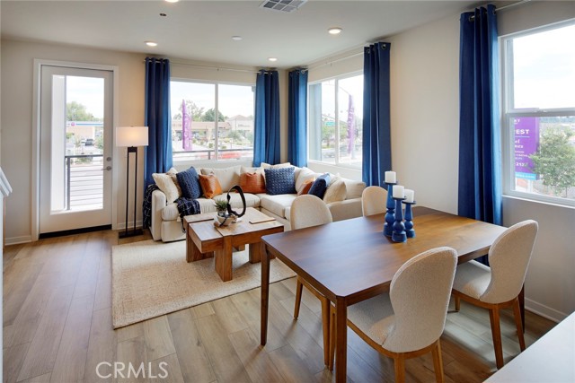 Detail Gallery Image 12 of 22 For 9529 Hannah Way, Riverside,  CA 92503 - 4 Beds | 4 Baths