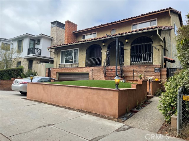 947 20th Street Santa Monica, California Amazing location and great investment opportunity! This 6-unit multifamily property is conveniently located near Santa Monica's coastal community, Santa Monica College, and close to the Metro Expo Line and Third Street Promenade! Brand new outside paint! Perfectly centered to accommodate the long-term demand for housing the well educated, and well-paid workforce in the tech economy as well as the returning students to the renowned Santa Monica College. Units have been upgraded and well maintained throughout the years. These units are much bigger than the typical SM apartments. 5 garage spaces in back for 5 of the units as well as a 2 car garage and driveway for the HUGE 3 bedroom, 3 bathroom front unit! Front house/unit also has an extra living space right off of the garage which includes an additional bathroom and kitchen! Front house also gets beautiful views from their private sun deck. So many perks to this fantastic opportunity. Call me today to schedule as a showing....