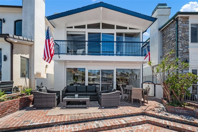 Detail Gallery Image 3 of 44 For 3810 Channel Pl, Newport Beach,  CA 92663 - 3 Beds | 2/1 Baths
