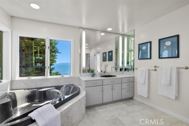 3550 Coolheights Drive, Rancho Palos Verdes CA: https://media.crmls.org/medias/3be62875-b55e-4a30-bbe8-ee2358e29630.jpg