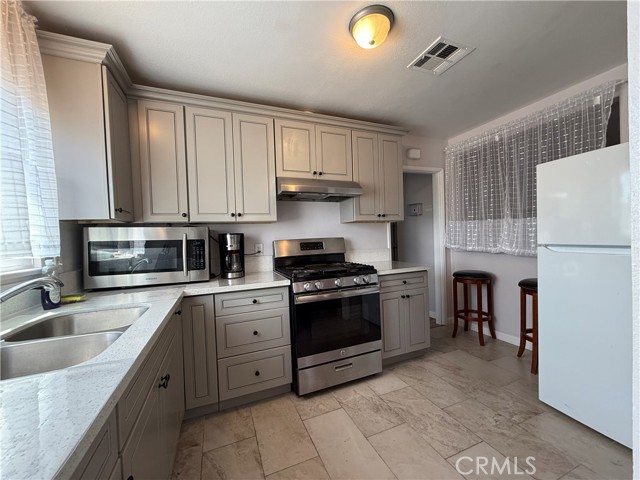 Detail Gallery Image 5 of 17 For 5416 Arlington Ave, Riverside,  CA 92504 - 2 Beds | 1 Baths
