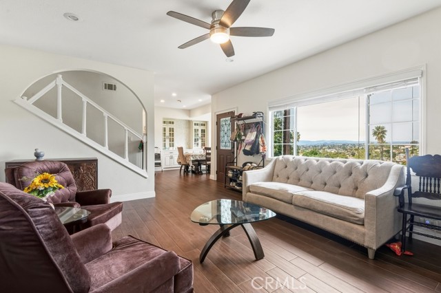 Detail Gallery Image 2 of 14 For 1245 Phillips St, Vista,  CA 92083 - 5 Beds | 4 Baths