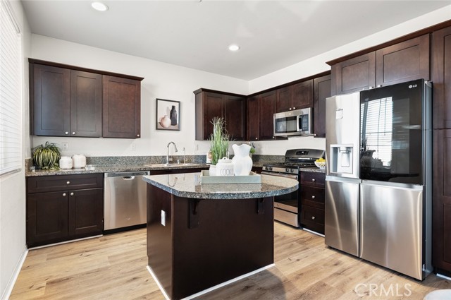 Detail Gallery Image 16 of 47 For 1406 Girona Drive, Phillips Ranch,  CA 91766 - 4 Beds | 3 Baths