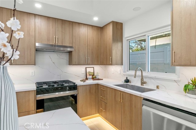 Detail Gallery Image 24 of 72 For 8633 Le Berthon St, Sunland,  CA 91040 - 5 Beds | 3 Baths