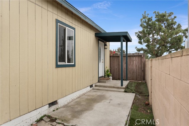 117 S Daisy Avenue, Santa Ana, California 92703, ,Residential Income,For Sale,117 S Daisy Avenue,CRPW24014409