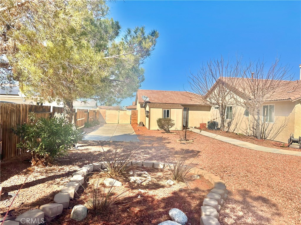 https://media.crmls.org/medias/3be88ab3-4c66-4ac8-a304-c62d4d2230ab.jpg?preset=X-Large