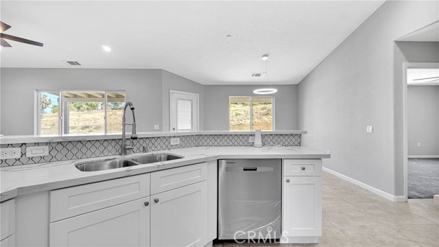 Detail Gallery Image 18 of 37 For 11181 5th Ave, Hesperia,  CA 92345 - 4 Beds | 2/1 Baths