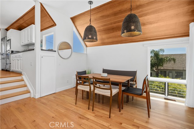 390 Saint Anns Drive, Laguna Beach CA: https://media.crmls.org/medias/3be8ca93-8f1f-470b-93b2-8fdc8bf52c81.jpg