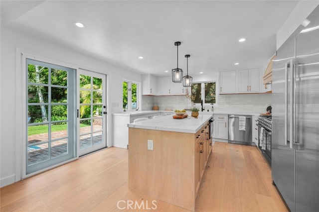 Detail Gallery Image 19 of 52 For 17481 Tramonto Dr, Pacific Palisades,  CA 90272 - 4 Beds | 3 Baths