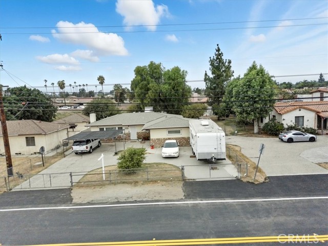 17962 Merrill Avenue, Fontana CA: https://media.crmls.org/medias/3be92567-0bdb-40d3-ae72-1ecf9fb8f6b1.jpg