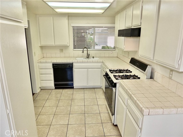 Detail Gallery Image 12 of 49 For 8472 Kington Way #7,  Cypress,  CA 90630 - 2 Beds | 2/1 Baths