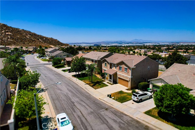 Detail Gallery Image 4 of 42 For 26482 Clydesdale Ln, Moreno Valley,  CA 92555 - 4 Beds | 2/1 Baths