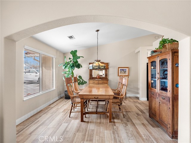 Detail Gallery Image 12 of 62 For 19544 Oneida, Apple Valley,  CA 92307 - 4 Beds | 3 Baths