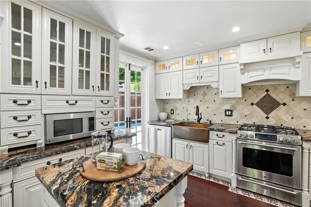 Detail Gallery Image 5 of 38 For 245 F St, Redwood City,  CA 94063 - 3 Beds | 3 Baths