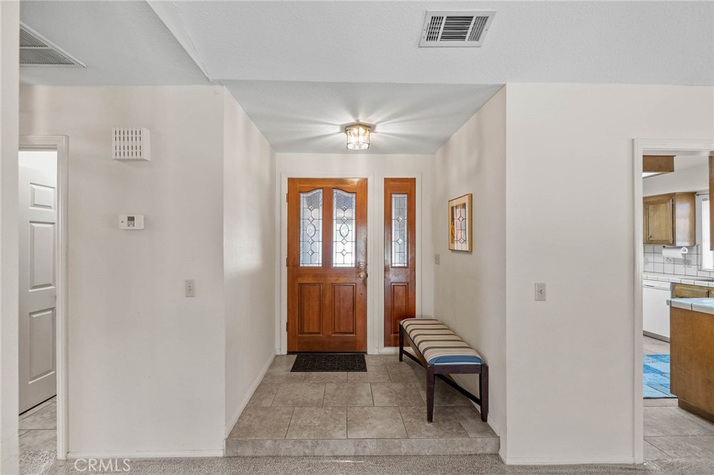 https://media.crmls.org/medias/3beb189c-be12-4746-81eb-f5ec30e44d07.jpg?preset=X-Large