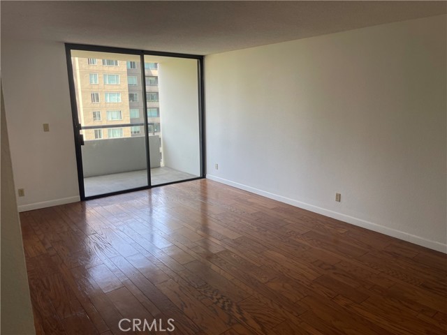 600 W 9th Street, Los Angeles CA: https://media.crmls.org/medias/3bebab56-26c4-41b4-ad10-0e162a49a573.jpg
