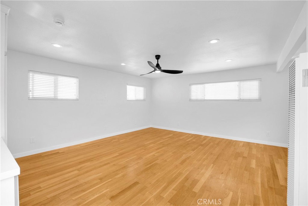 https://media.crmls.org/medias/3bebac9f-af97-4067-9b1e-e8d5c9d8515f.jpg?preset=X-Large